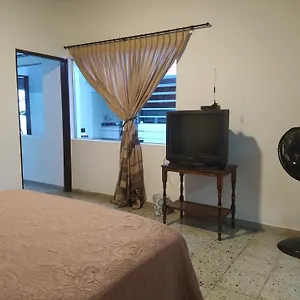 The Flora House - Espacio Seguro, Amplio Y Acogedor Medellín